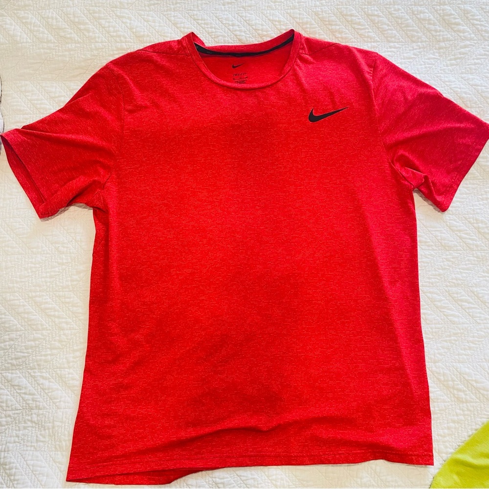 Nike Dri-FIT Men's Red T-Shirt XL